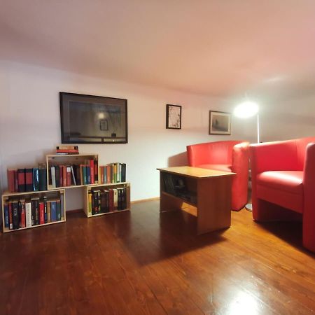 בוזט Studio Apartman Galerija מראה חיצוני תמונה