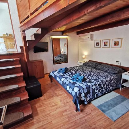 בוזט Studio Apartman Galerija מראה חיצוני תמונה