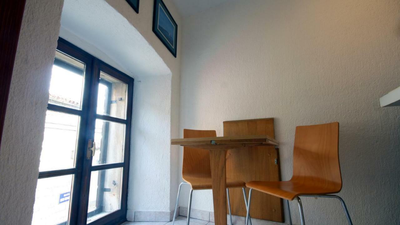 בוזט Studio Apartman Galerija מראה חיצוני תמונה