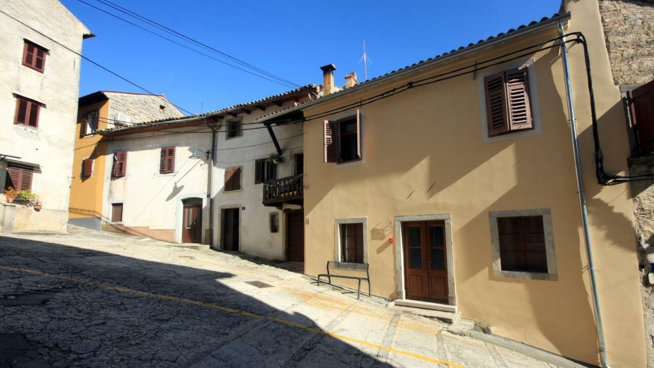 בוזט Studio Apartman Galerija מראה חיצוני תמונה