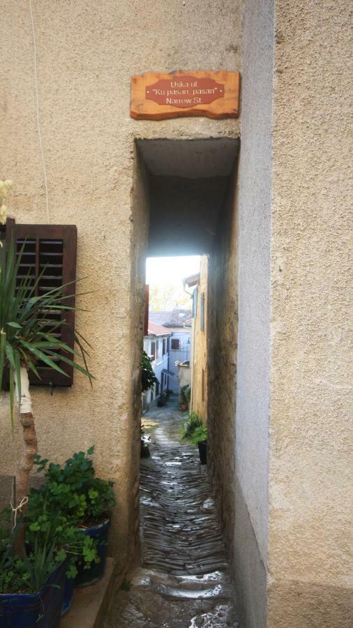 בוזט Studio Apartman Galerija מראה חיצוני תמונה