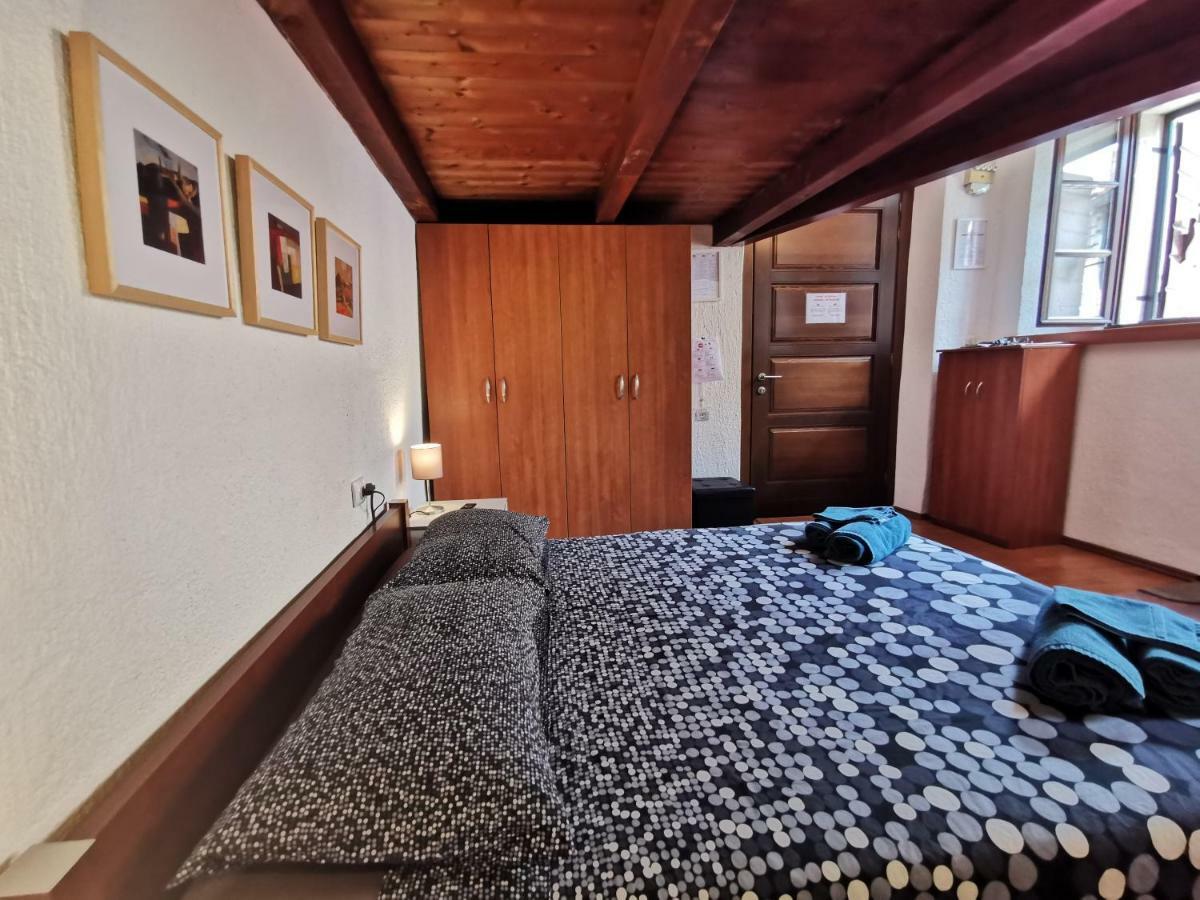 בוזט Studio Apartman Galerija מראה חיצוני תמונה