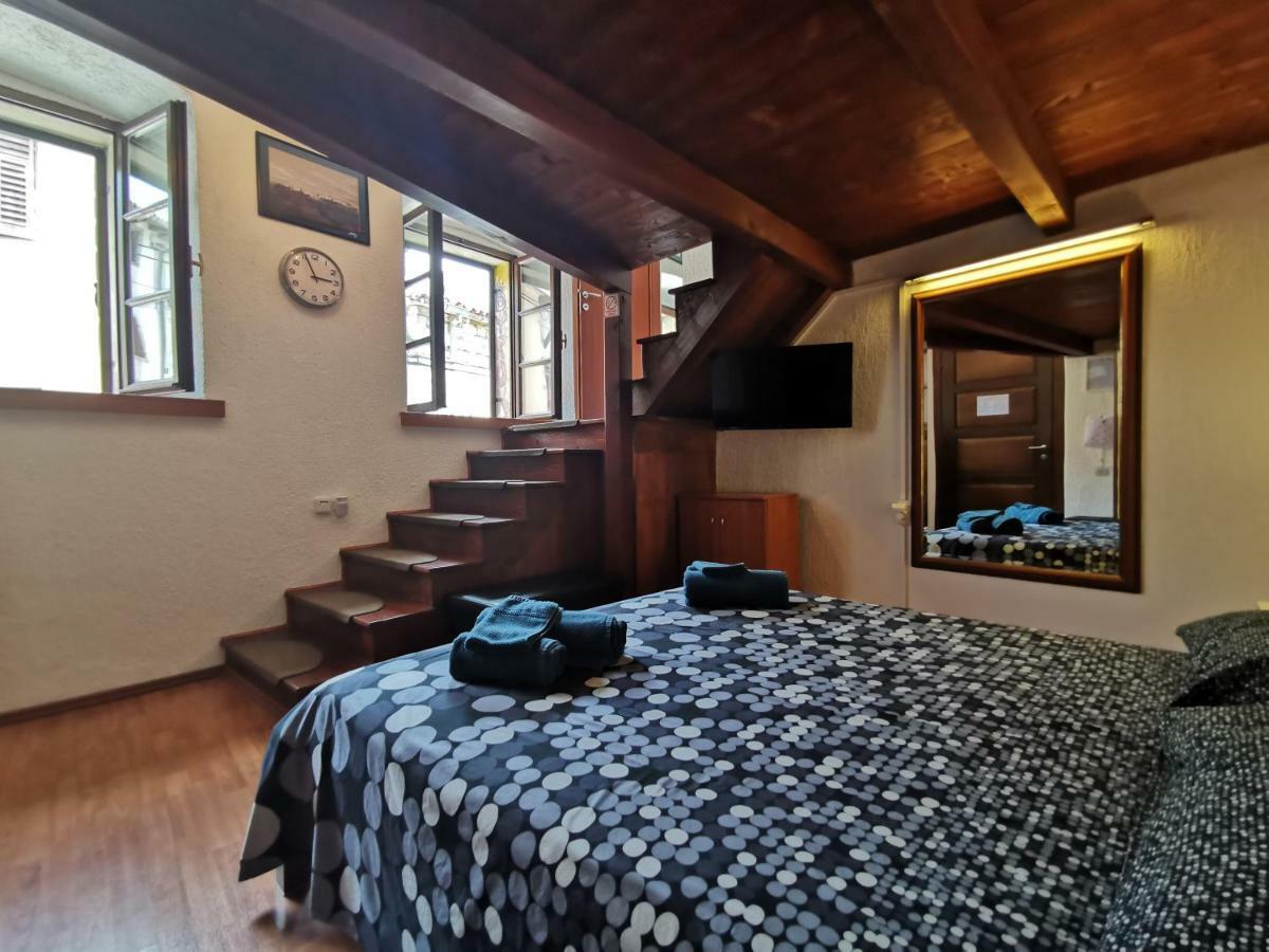 בוזט Studio Apartman Galerija מראה חיצוני תמונה