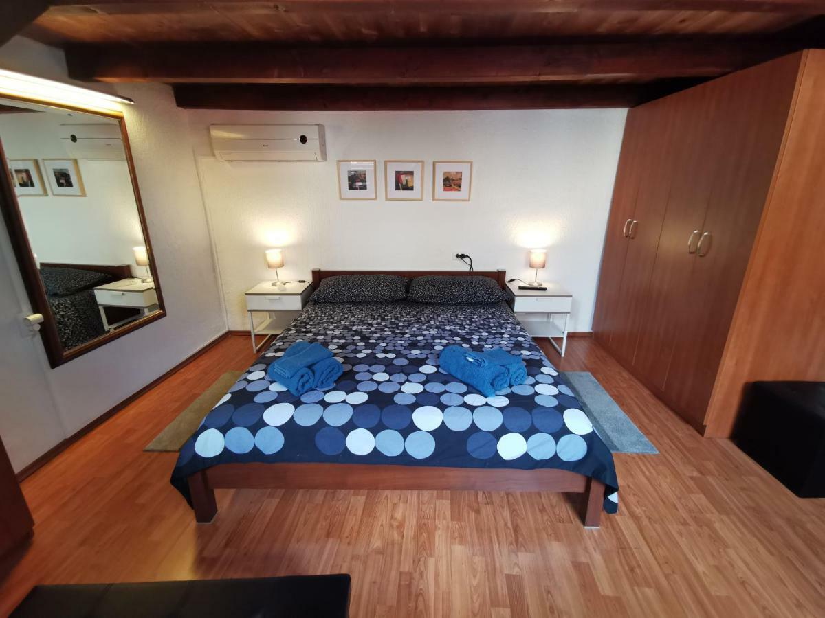 בוזט Studio Apartman Galerija מראה חיצוני תמונה