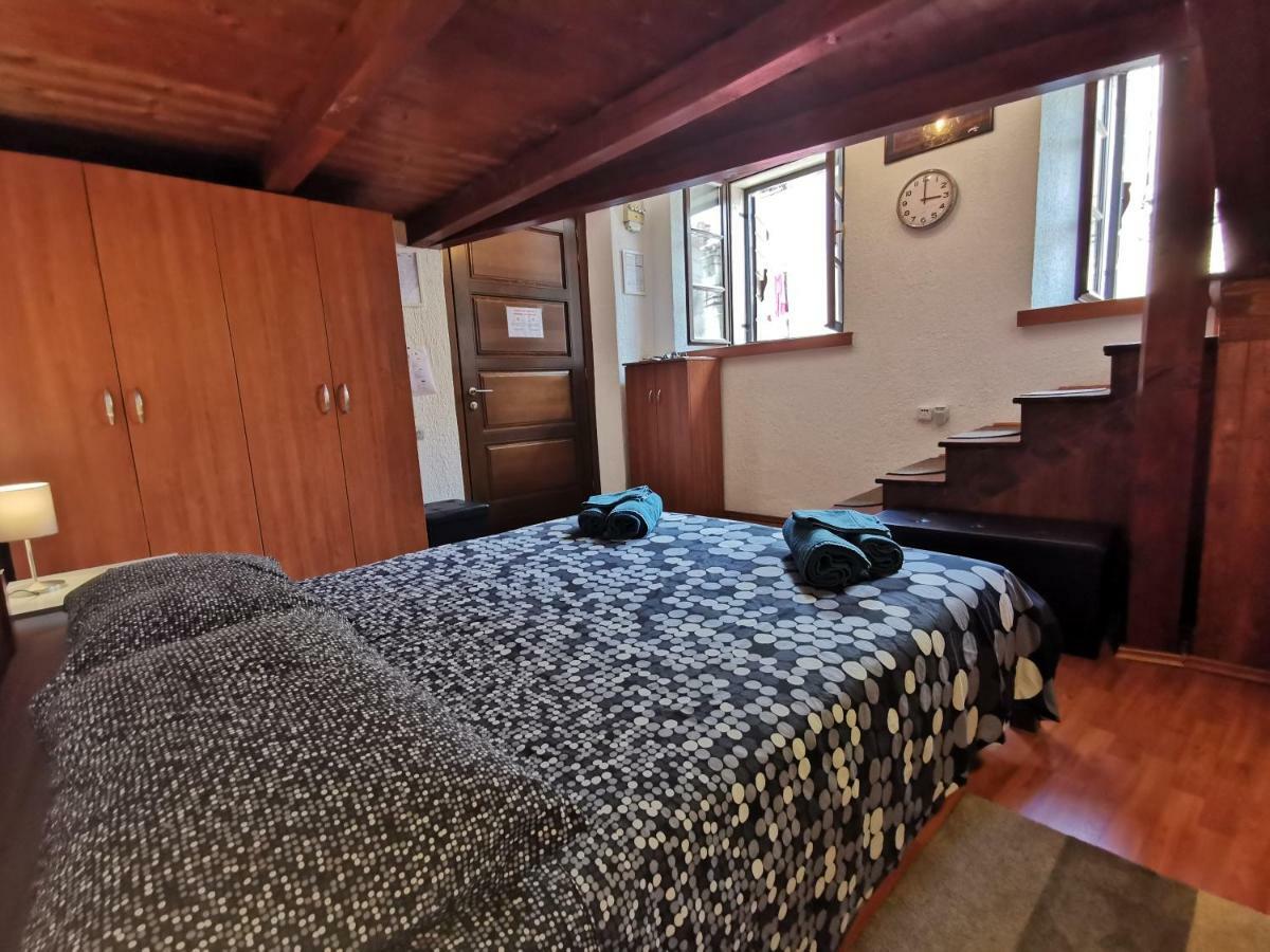 בוזט Studio Apartman Galerija מראה חיצוני תמונה