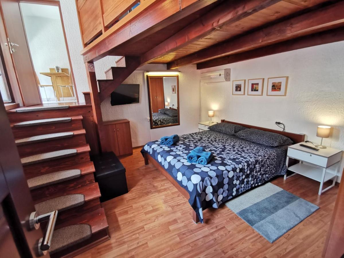 בוזט Studio Apartman Galerija מראה חיצוני תמונה
