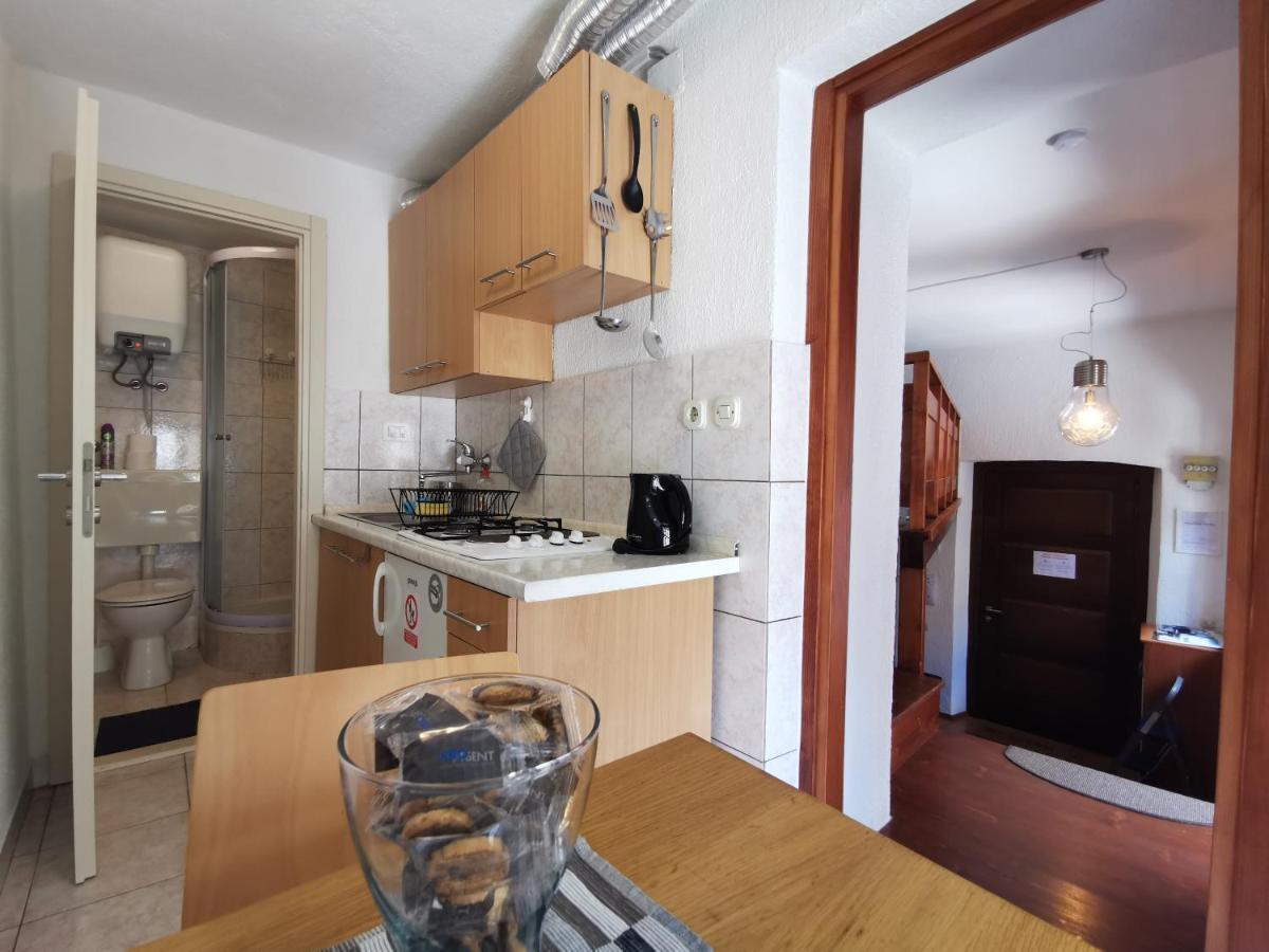 בוזט Studio Apartman Galerija מראה חיצוני תמונה