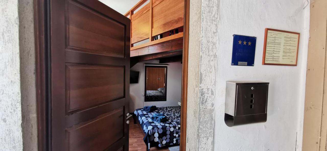 בוזט Studio Apartman Galerija מראה חיצוני תמונה