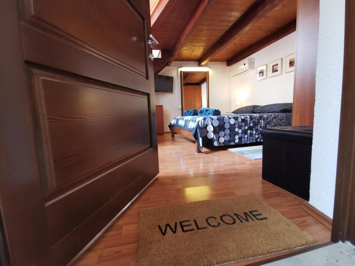 בוזט Studio Apartman Galerija מראה חיצוני תמונה