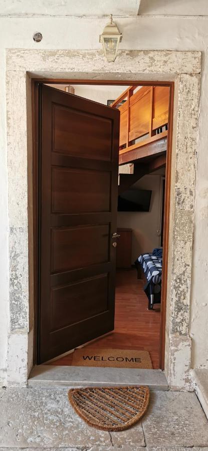 בוזט Studio Apartman Galerija מראה חיצוני תמונה
